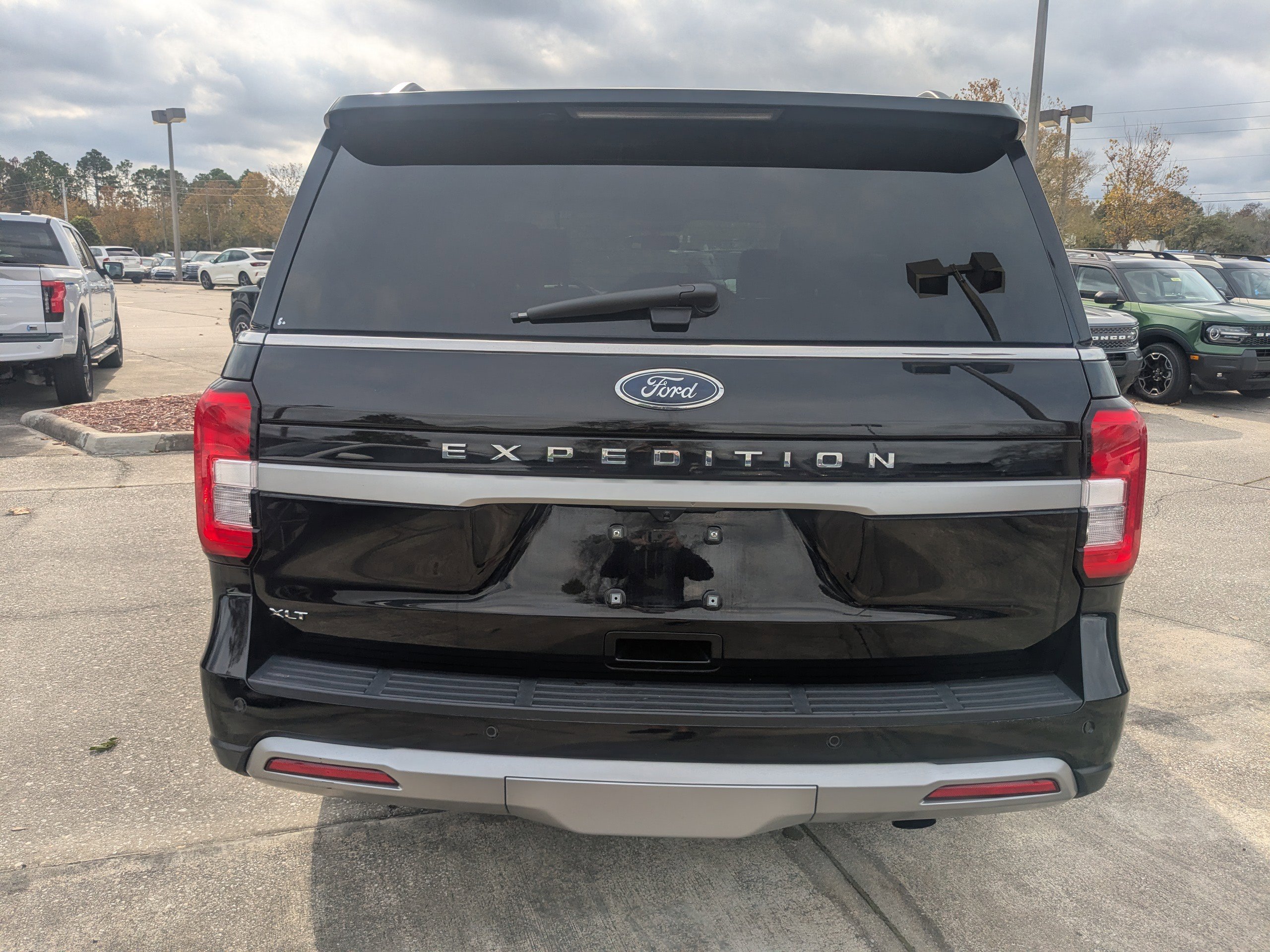 Certified 2024 Ford Expedition XLT image 5