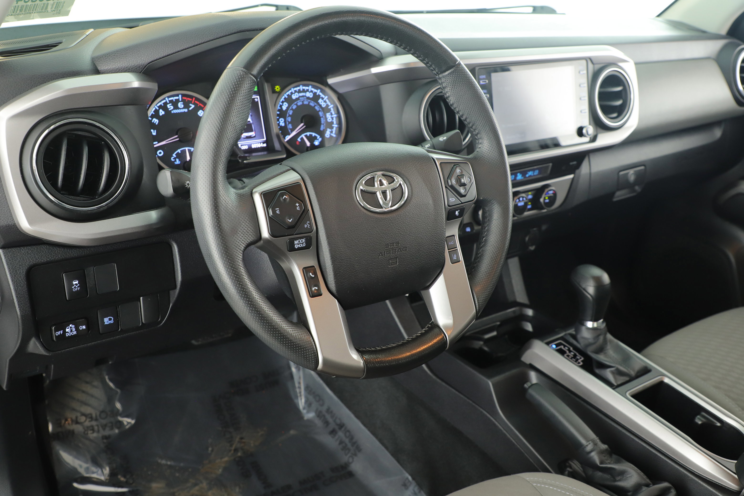 Used 2022 Toyota Tacoma SR5 w/ Technology Package image 13