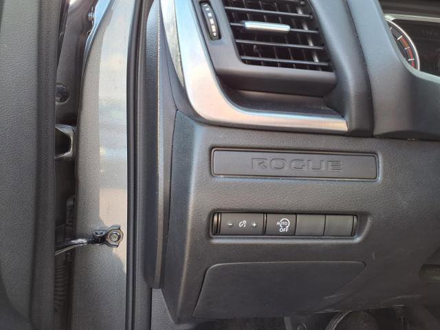 Used 2023 Nissan Rogue S image 18