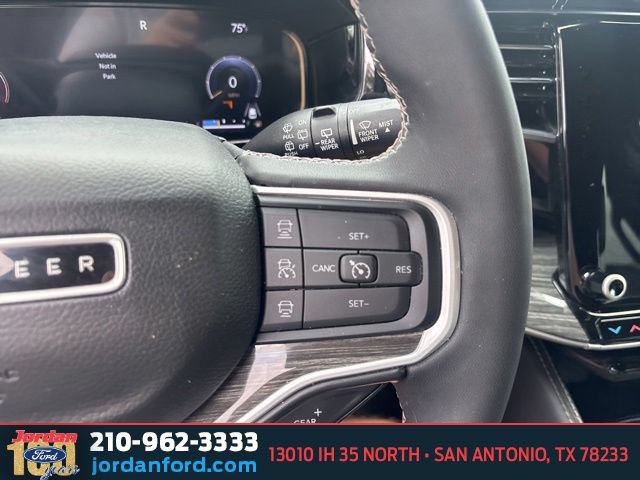 Used 2022 Jeep Wagoneer Series III AWD/4WD image 21