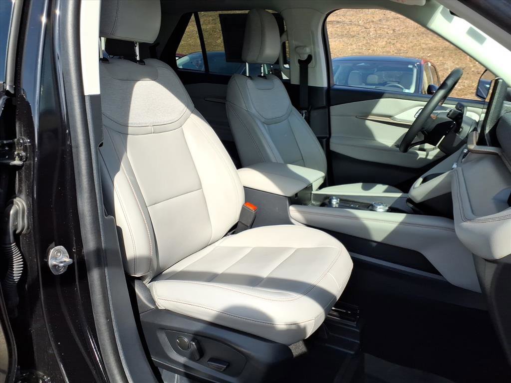 Certified 2025 Ford Explorer Active w/ Active Comfort Package image 8