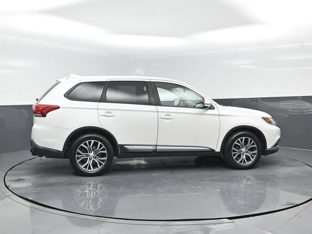 Used 2018 Mitsubishi Outlander SE AWD/4WD image 3