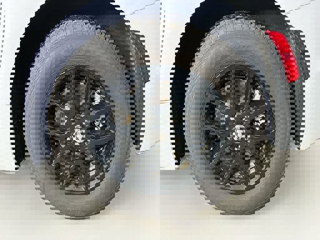 Used 2024 Chrysler Pacifica Touring-L image 11