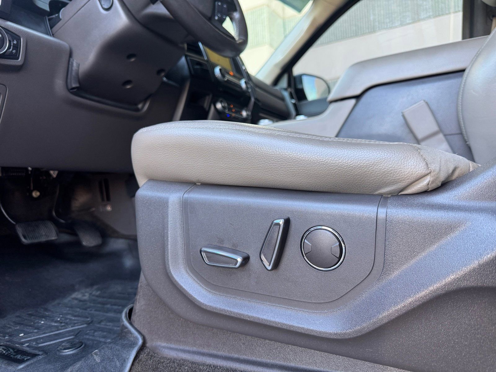 Certified 2018 Ford Expedition Limited image 21