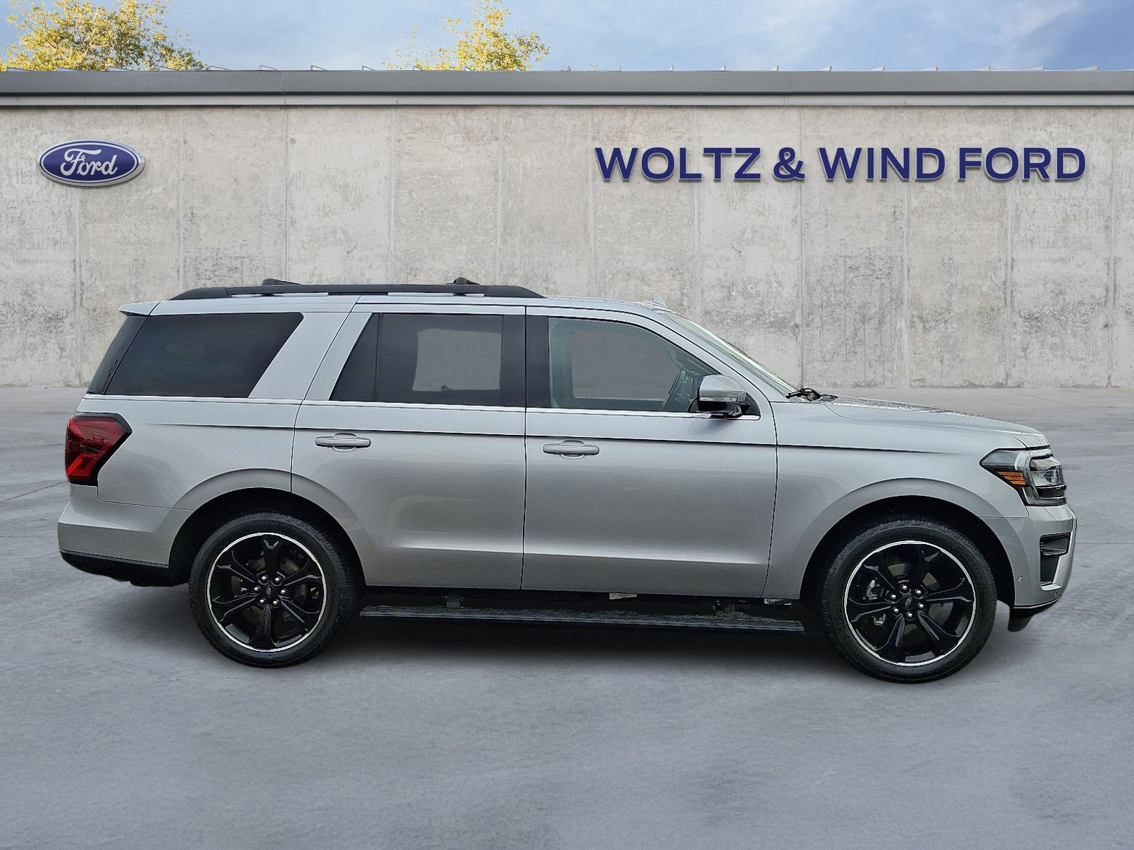 Certified 2022 Ford Expedition Limited image 2