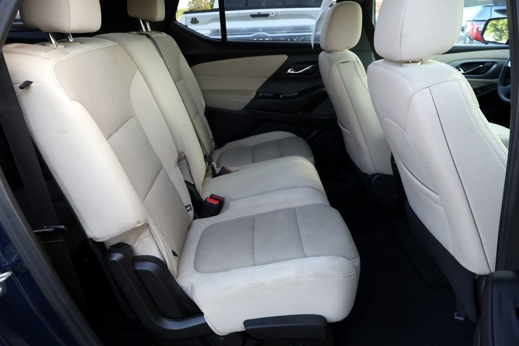 Used 2022 Chevrolet Traverse LS AWD/4WD image 22