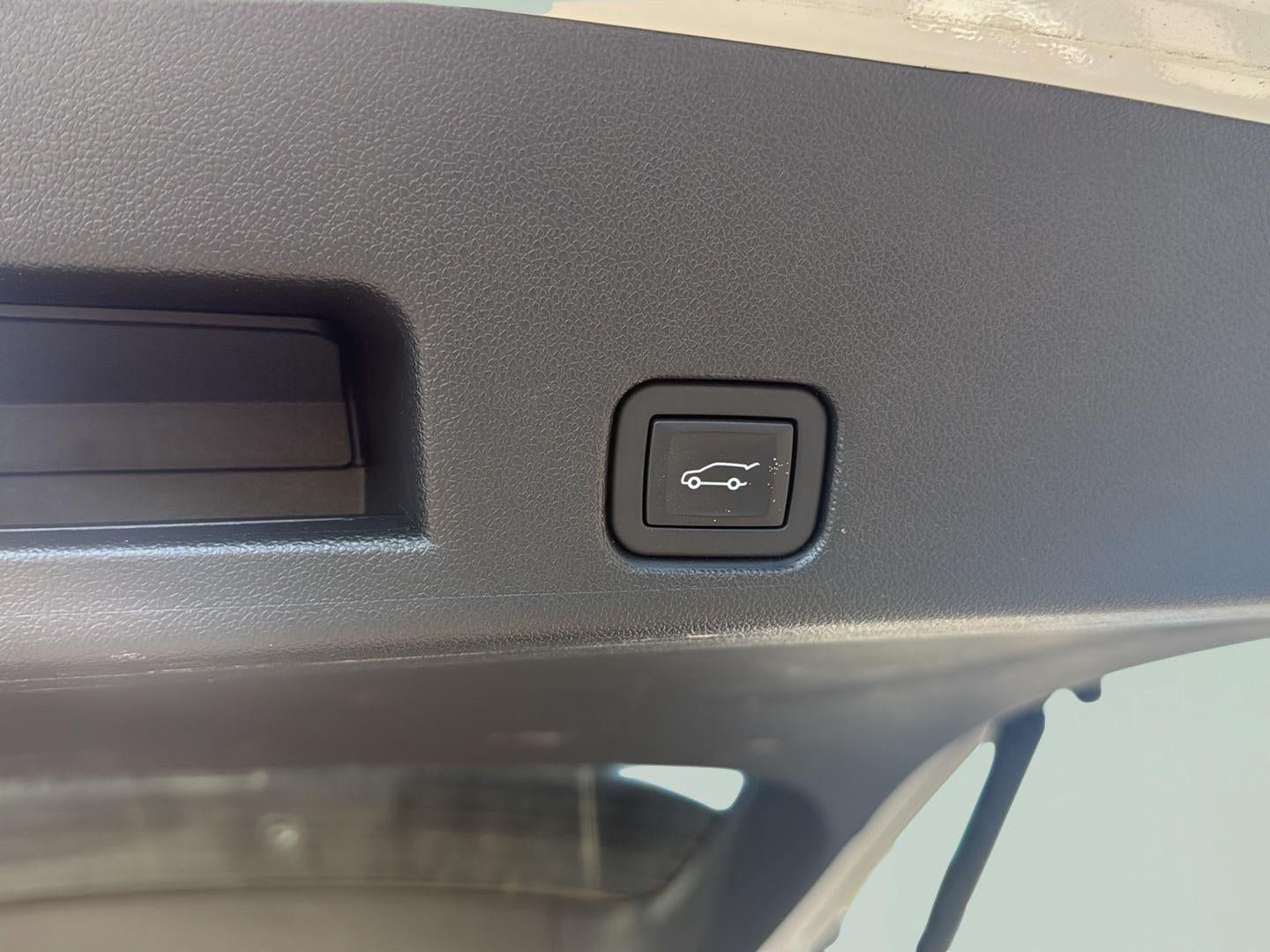 Used 2025 GMC Acadia Elevation AWD/4WD image 10