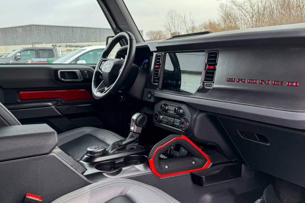 Certified 2024 Ford Bronco Black Diamond w/ Sasquatch Package image 17