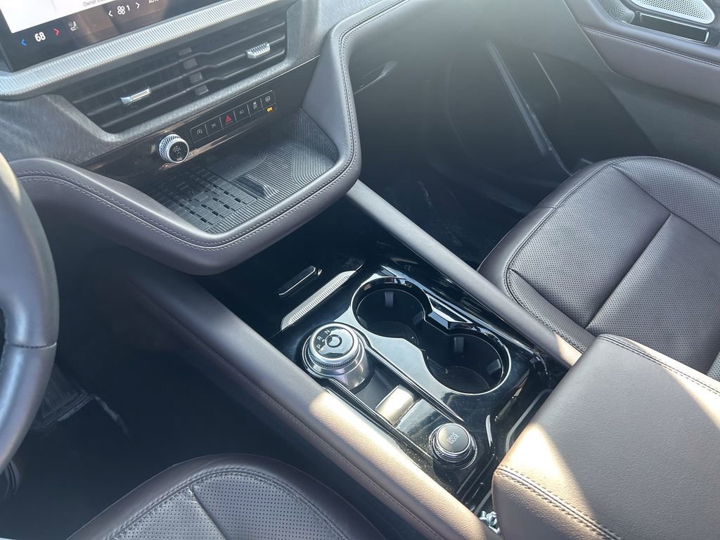 Certified 2025 Ford Explorer Platinum w/ LUX Leather Package image 32