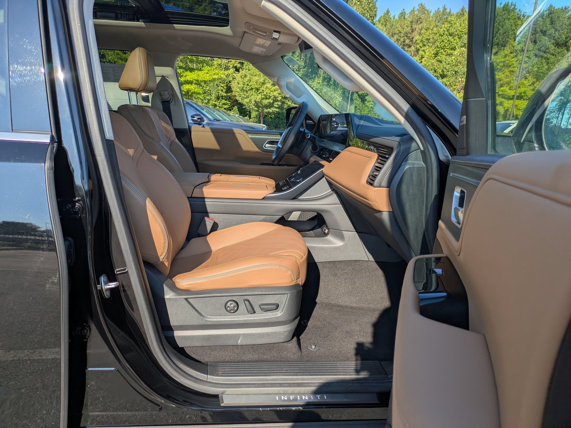 Used 2025 INFINITI QX80 Luxe AWD/4WD image 38