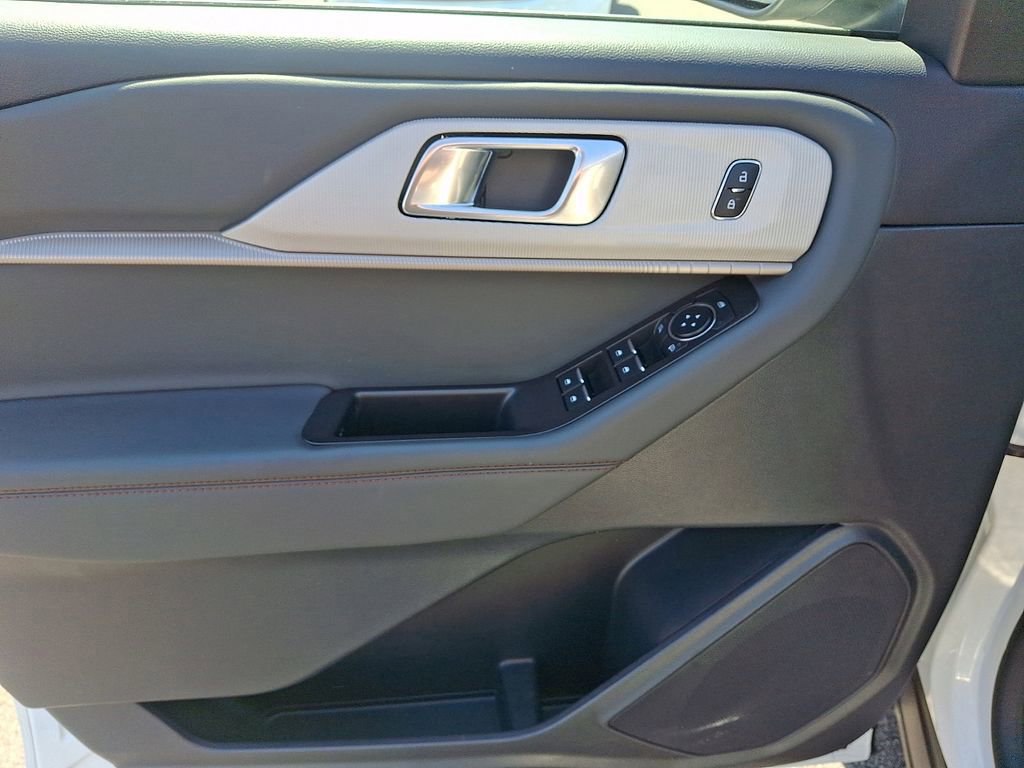 Certified 2025 Ford Explorer Active w/ Active Comfort Package AWD/4WD image 13