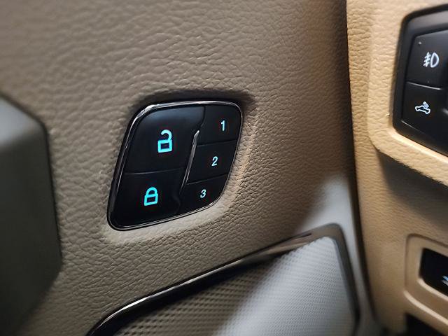 Certified 2019 Ford F250 Lariat w/ Lariat Ultimate Package AWD/4WD image 27