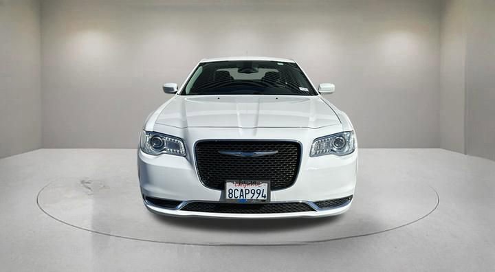 Used 2018 Chrysler 300 Touring L RWD image 5