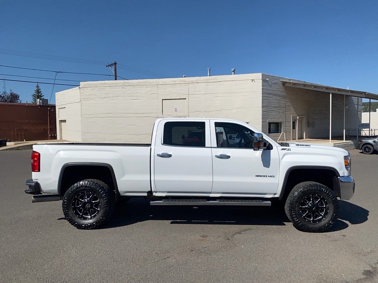 Used 2018 GMC Sierra 3500 SLT w/ Duramax Plus Package AWD/4WD image 4