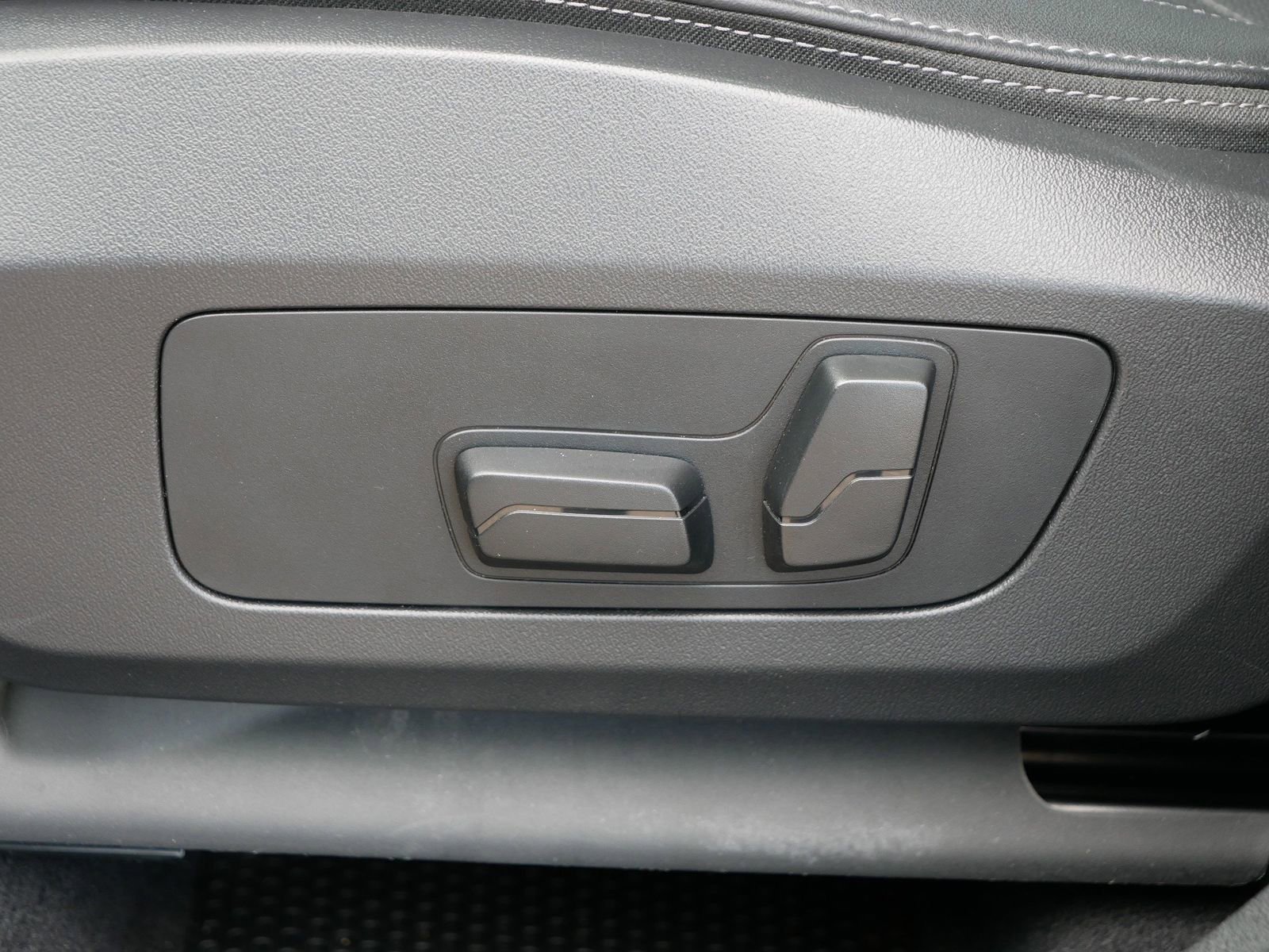 Used 2025 BMW X1 xDrive28i AWD/4WD image 15
