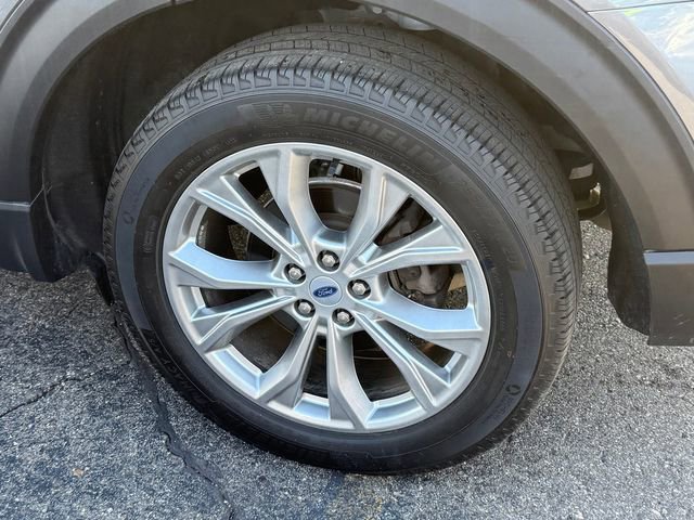 Certified 2023 Ford Explorer XLT w/ Equipment Group 202A AWD/4WD image 5