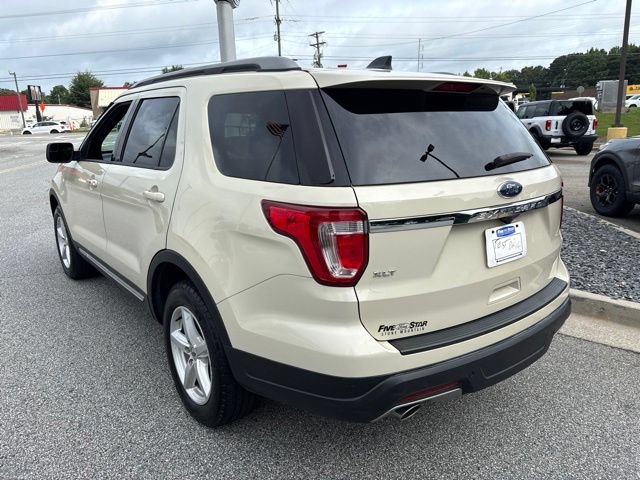 Certified 2018 Ford Explorer XLT FWD image 6