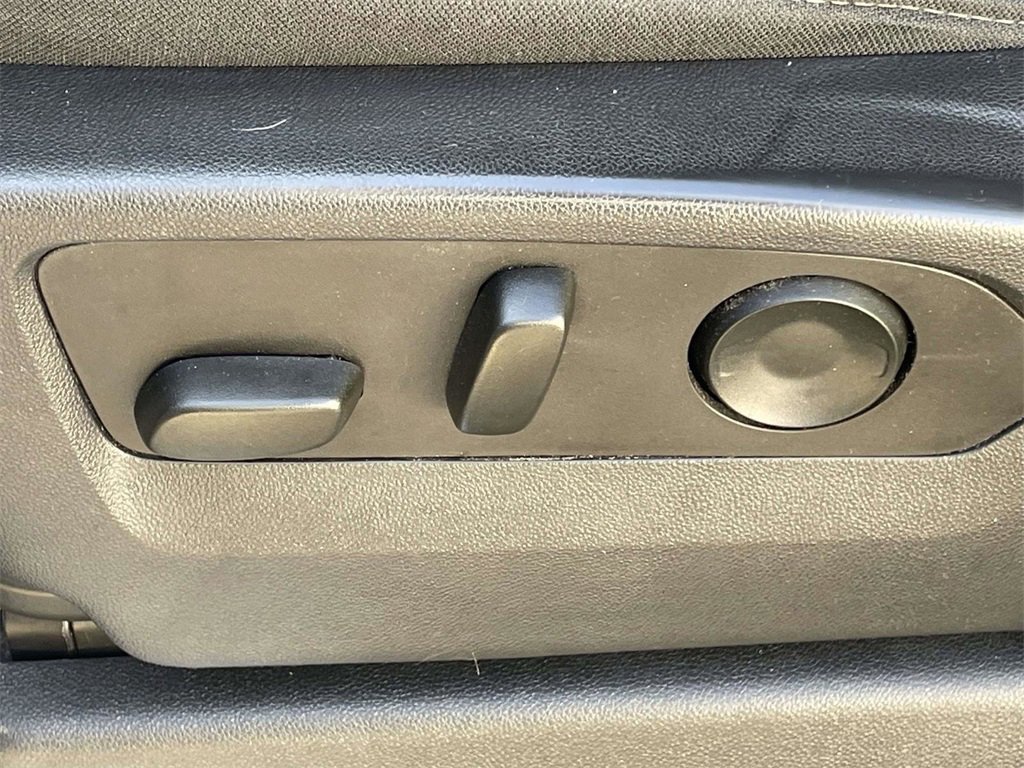 Used 2022 Chevrolet Silverado 1500 LT image 14