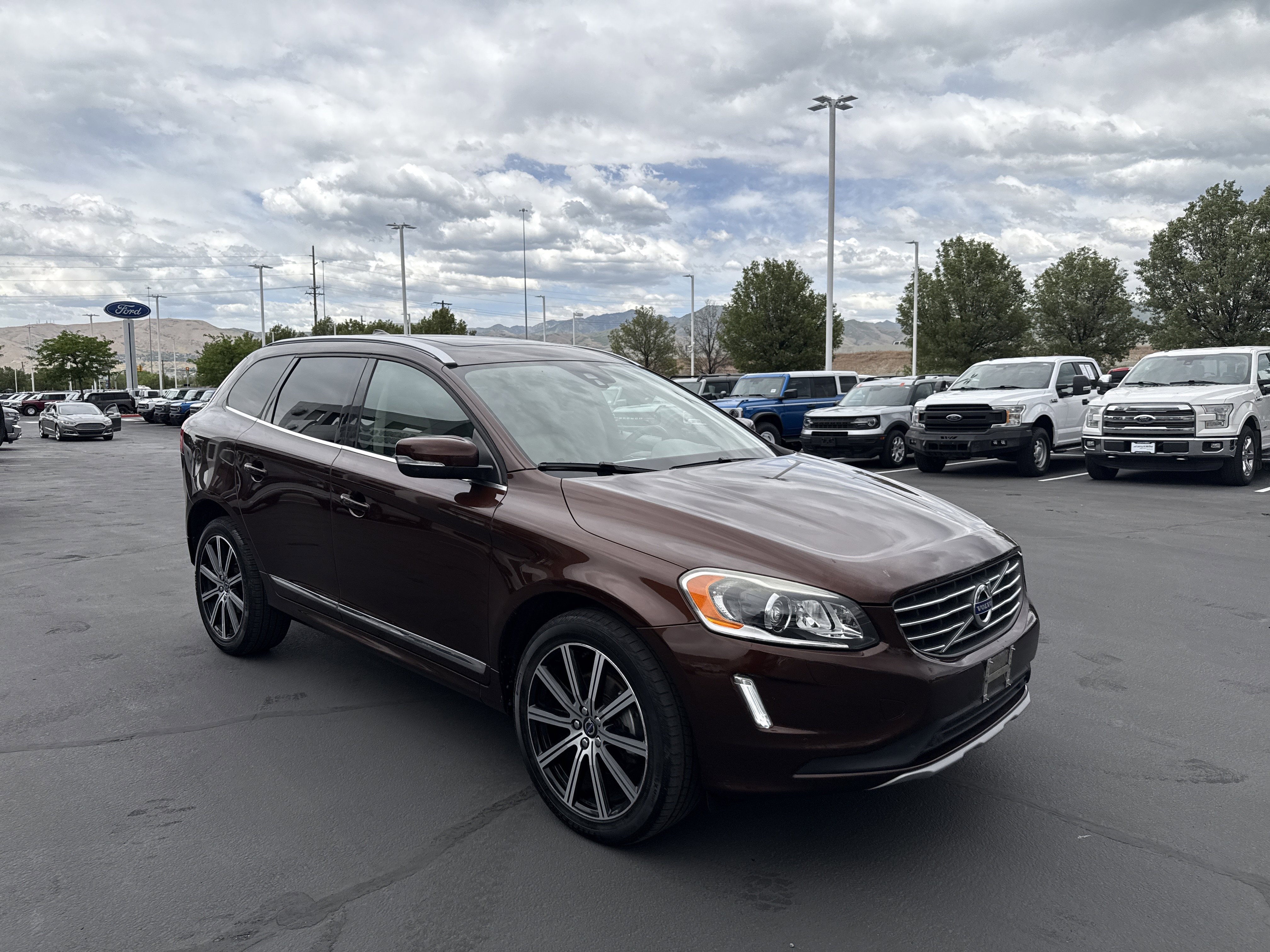 Used 2017 Volvo XC60 T6 Inscription w/ Climate Package AWD/4WD image 7
