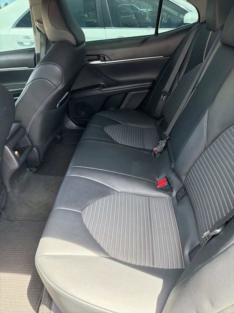 Used 2023 Toyota Camry SE FWD image 3