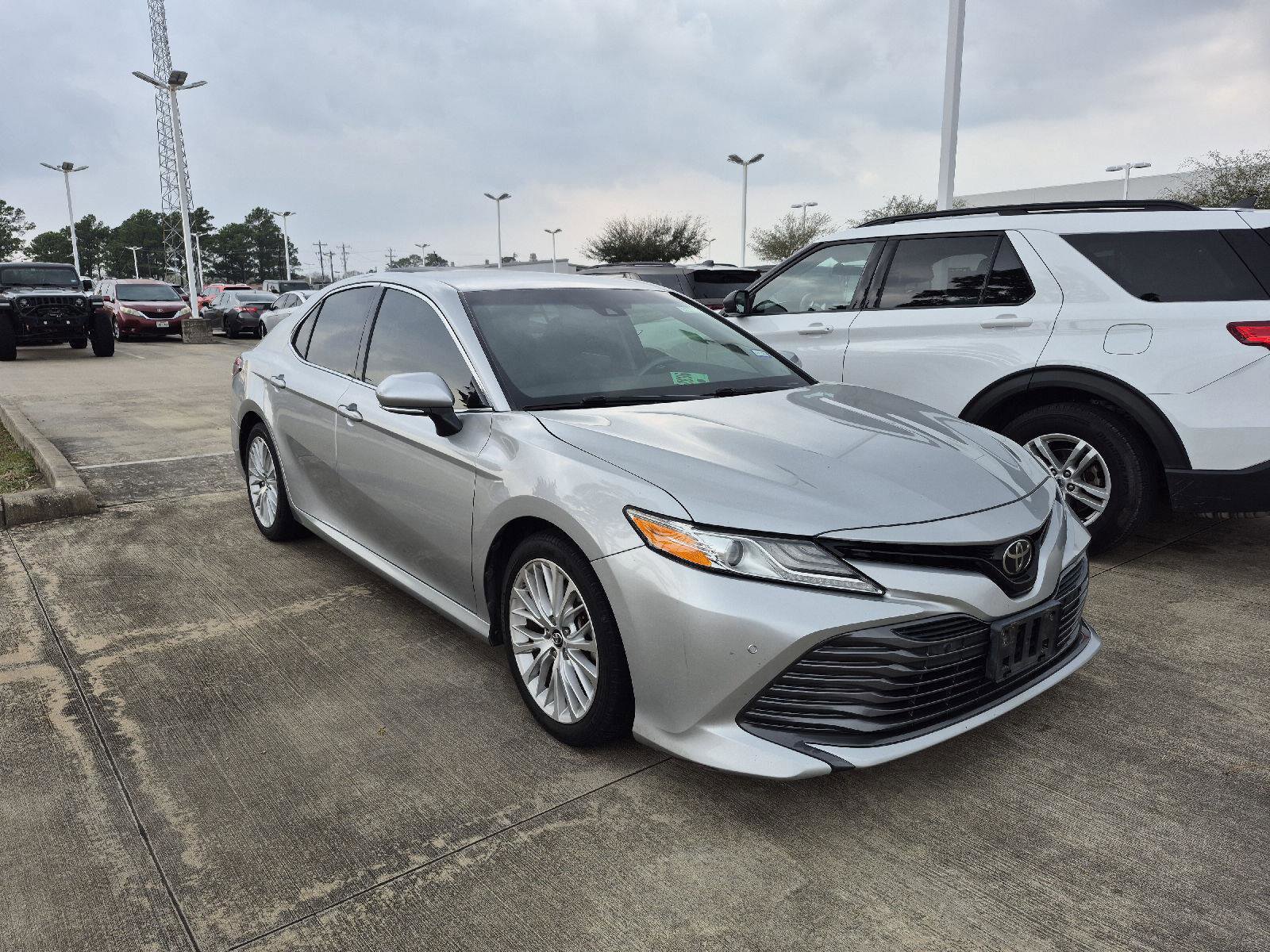 Used 2018 Toyota Camry XLE image 4