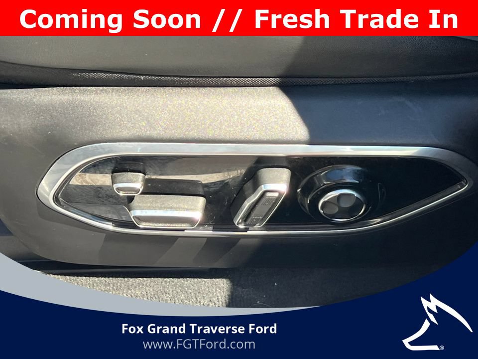 Used 2023 Jeep Grand Cherokee Overland w/ Luxury Tech Group IV AWD/4WD image 10