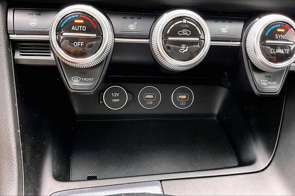 Used 2022 Genesis G70 3.3T AWD/4WD image 32