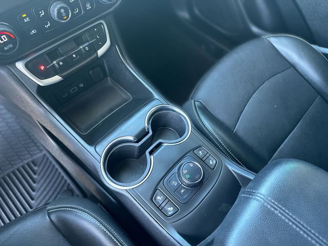 Used 2023 GMC Terrain SLT w/ Elevation Edition image 21