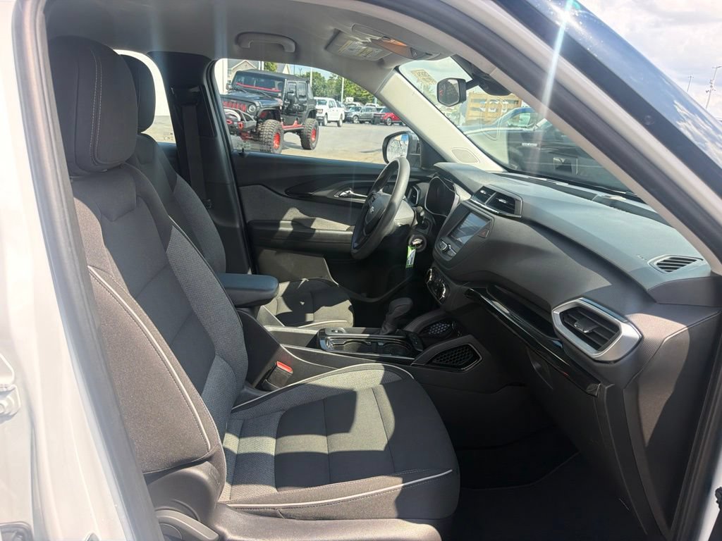 Used 2021 Chevrolet TrailBlazer LS FWD image 40