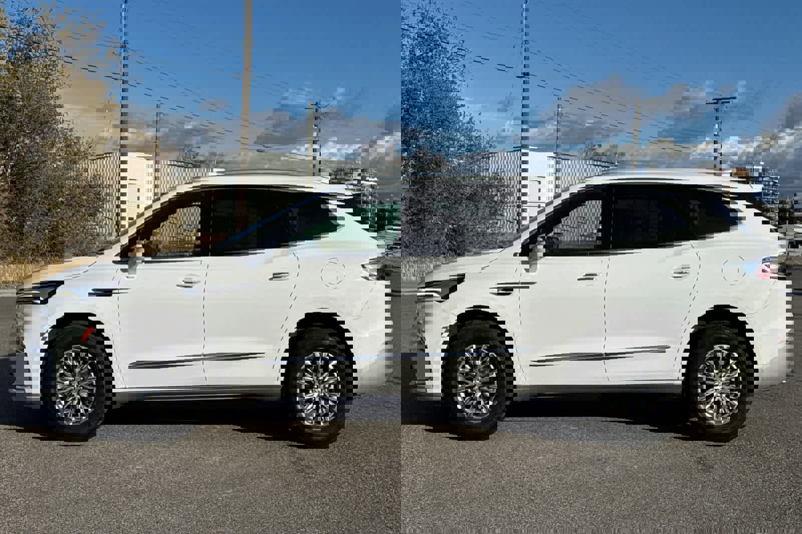 Used 2024 Buick Enclave Premium image 2