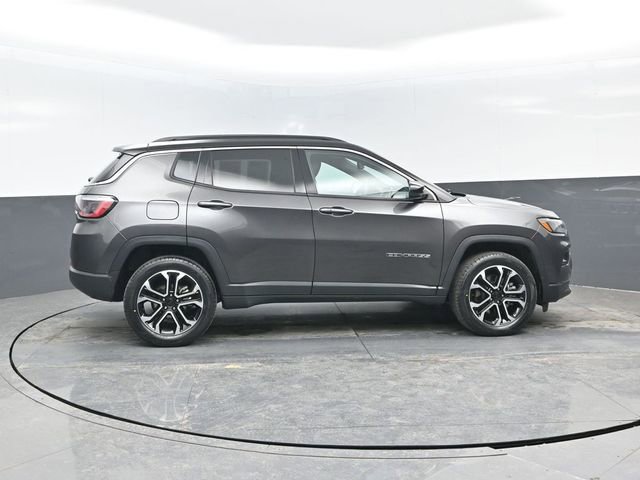 Used 2023 Jeep Compass Limited AWD/4WD image 3