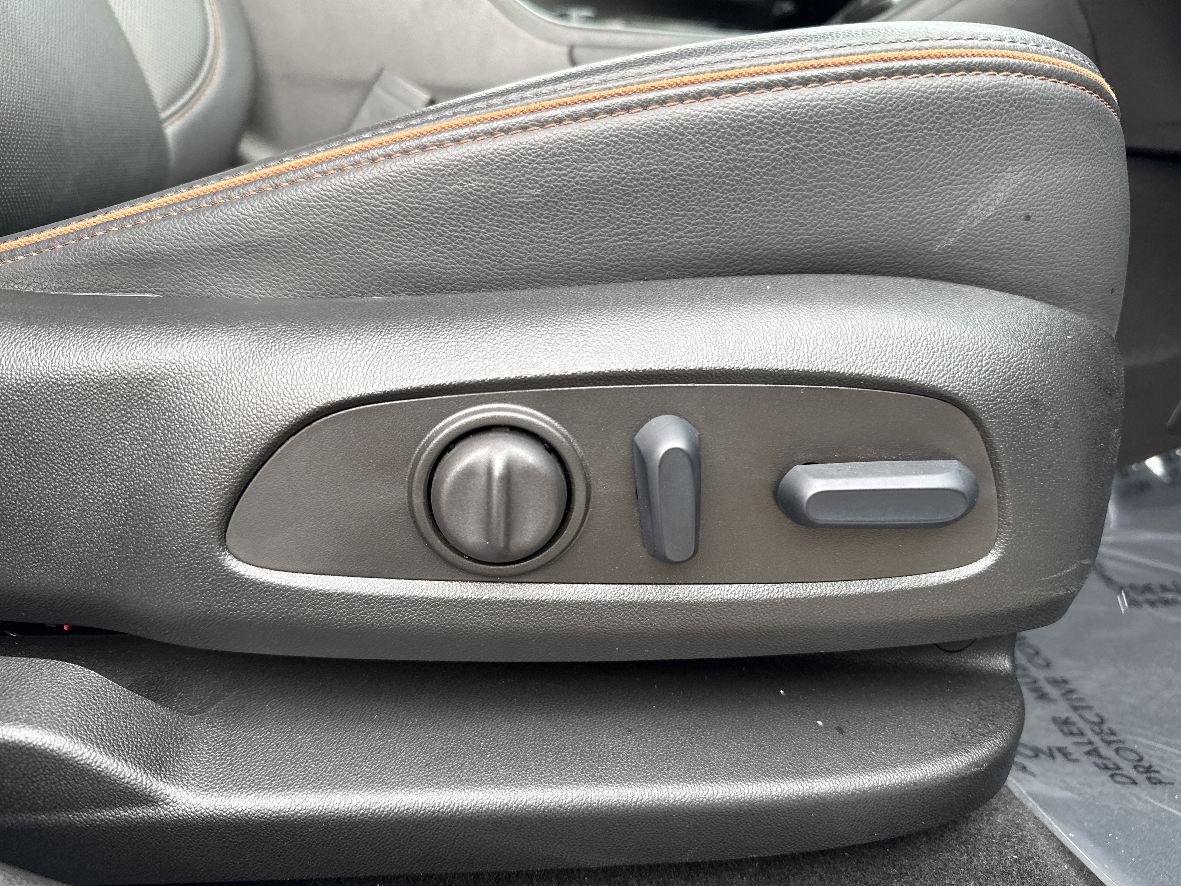 Used 2023 GMC Acadia AT4 w/ Technology Package image 31