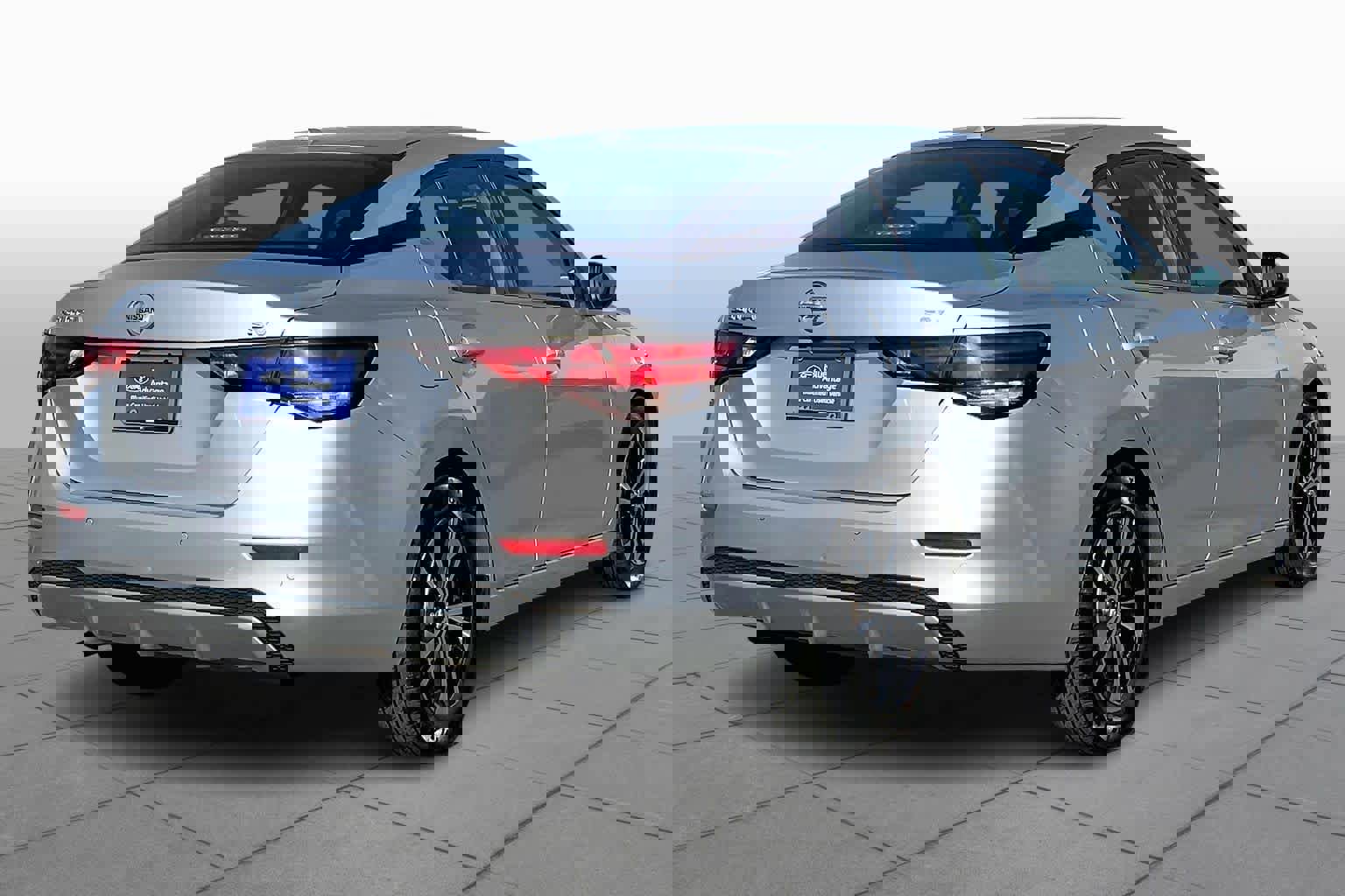 Used 2021 Nissan Sentra SV image 3