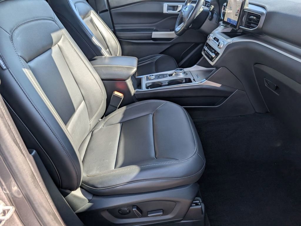 Certified 2021 Ford Explorer XLT w/ Equipment Group 202A image 52