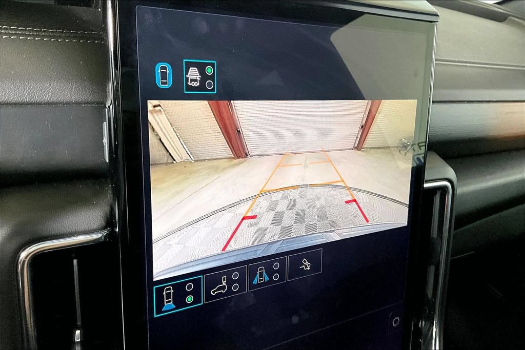 Used 2025 GMC Yukon Denali AWD/4WD image 17