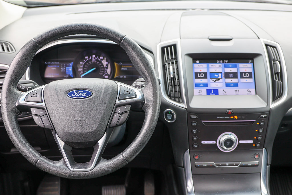 Certified 2019 Ford Edge Titanium w/ Cold Weather Package AWD/4WD image 7