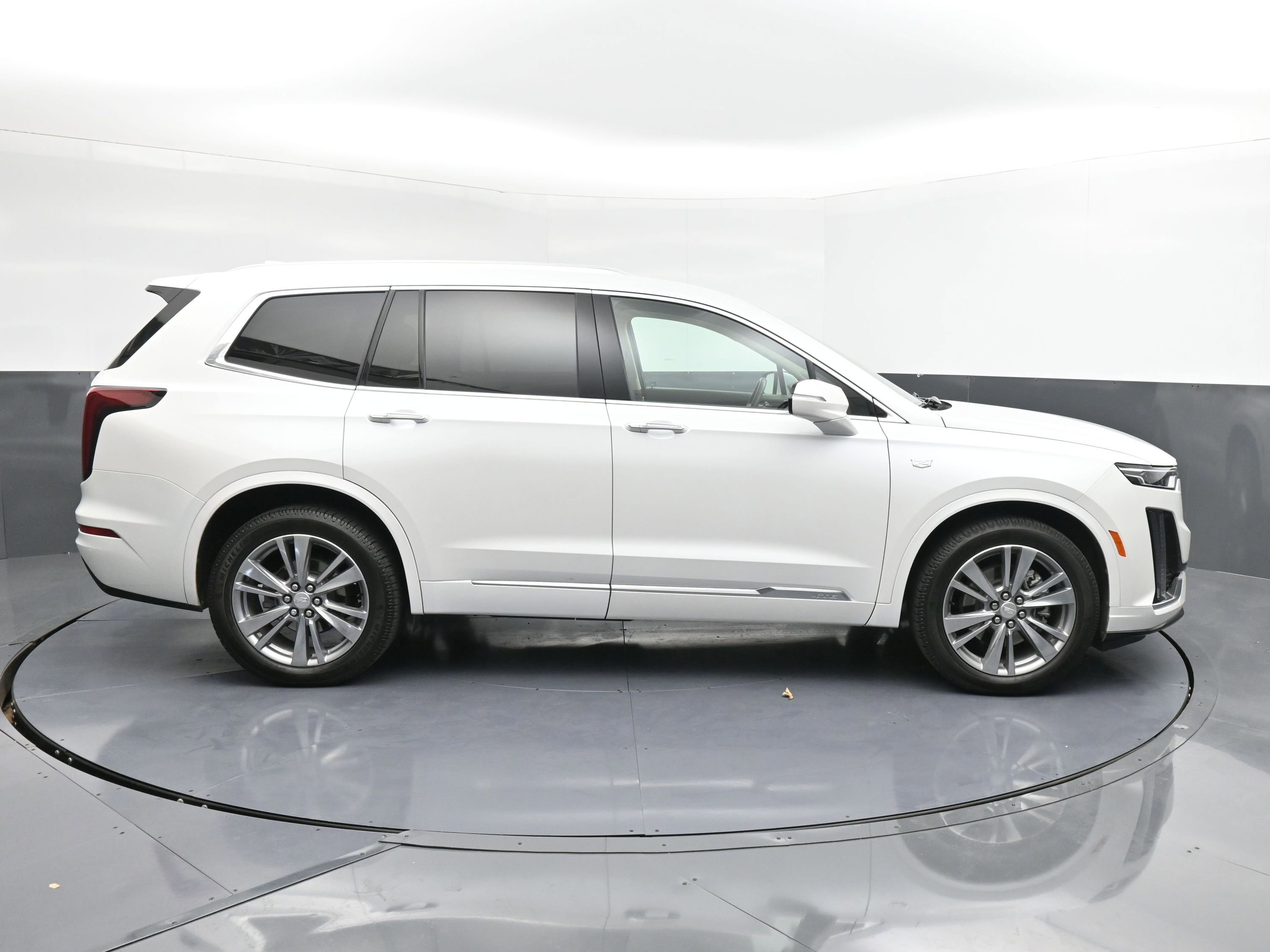 Used 2023 Cadillac XT6 Premium Luxury image 16