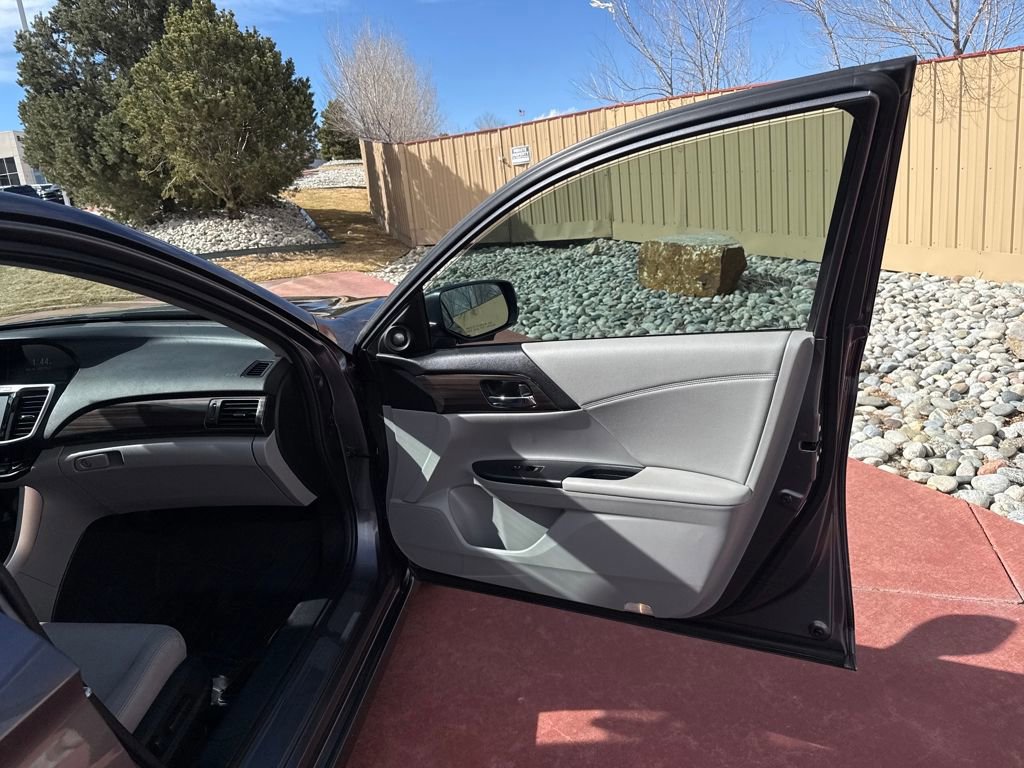 Used 2017 Honda Accord Touring image 26