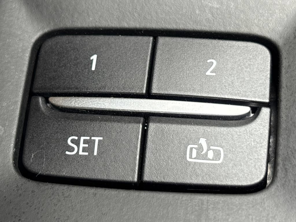 Used 2023 Chevrolet Tahoe Premier AWD/4WD image 34