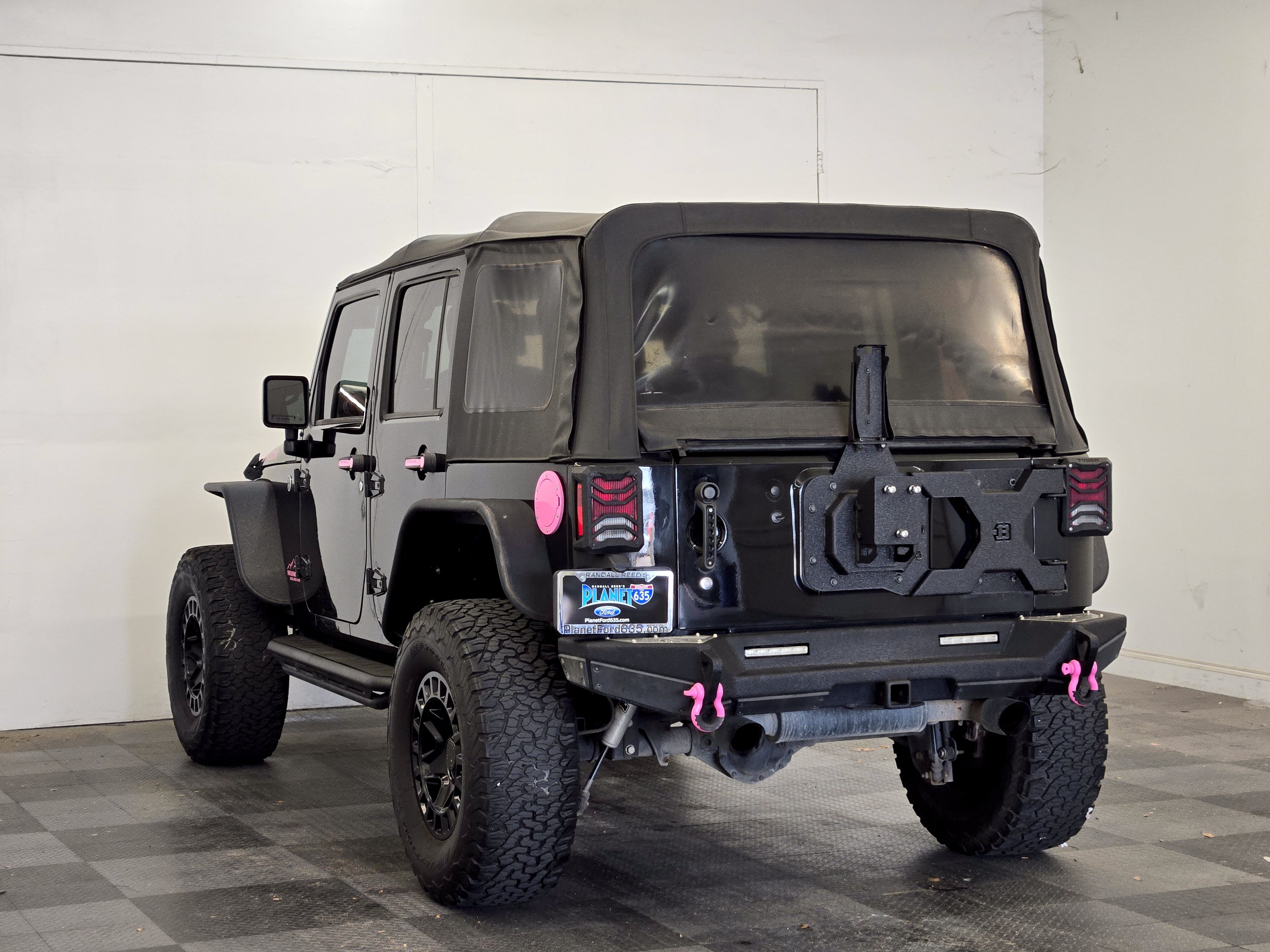 Used 2017 Jeep Wrangler Unlimited Rubicon w/ Connectivity Group AWD/4WD image 5