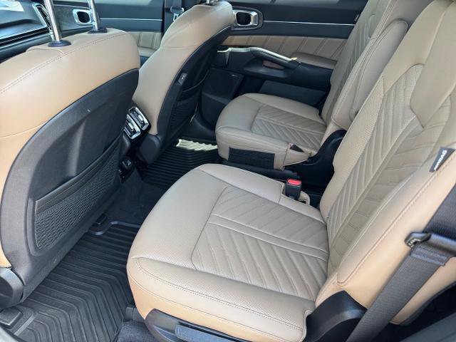 Used 2025 Kia Sorento SX Prestige w/ Olive Brown Leather Package AWD/4WD image 11