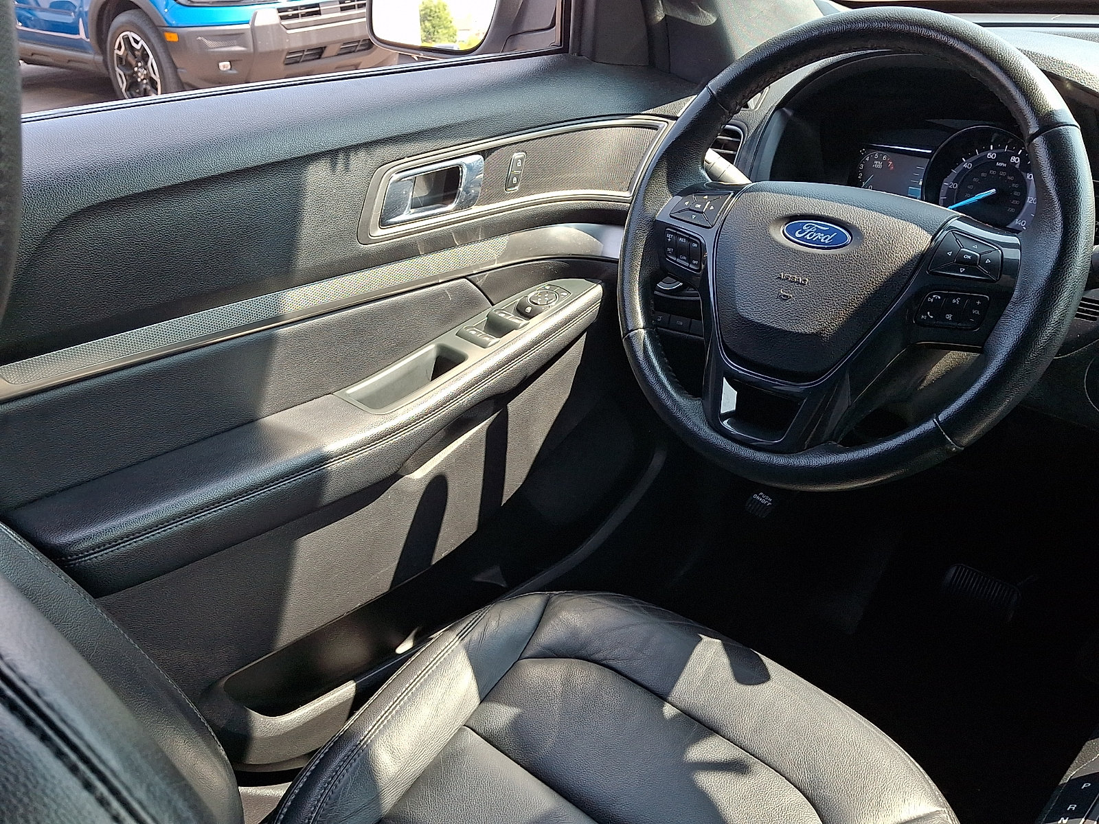 Certified 2018 Ford Explorer XLT w/ Equipment Group 202A AWD/4WD image 14