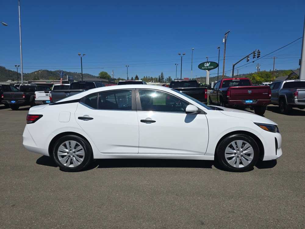 Used 2024 Nissan Sentra SV FWD image 6
