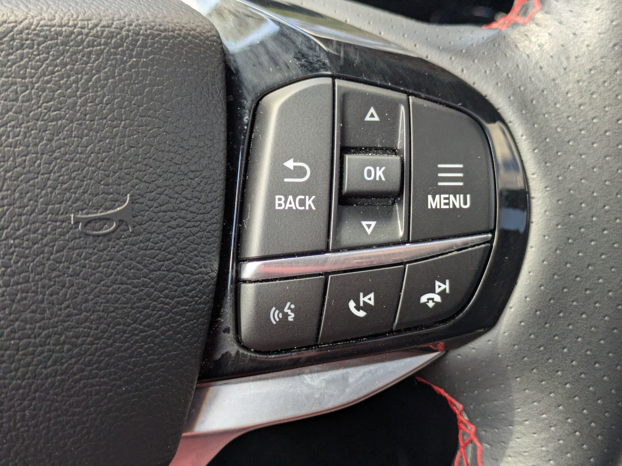 Certified 2024 Ford Explorer ST-Line w/ Class IV Trailer Tow Package image 18