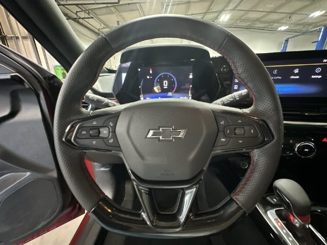 Used 2025 Chevrolet Trax RS FWD image 15