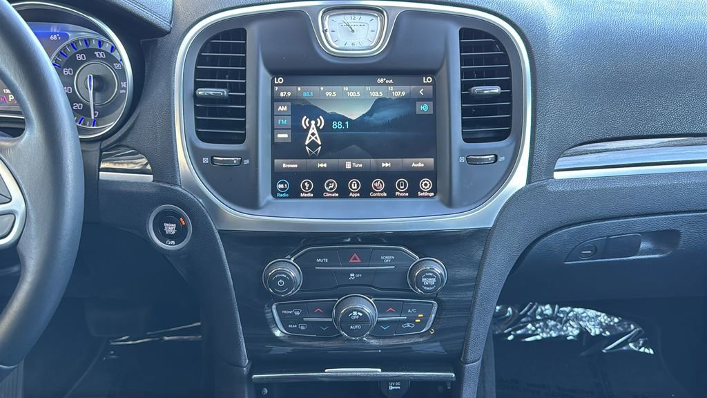 Used 2018 Chrysler 300 Touring L image 11