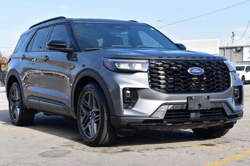 Certified 2025 Ford Explorer ST-Line w/ Premium Package image 5