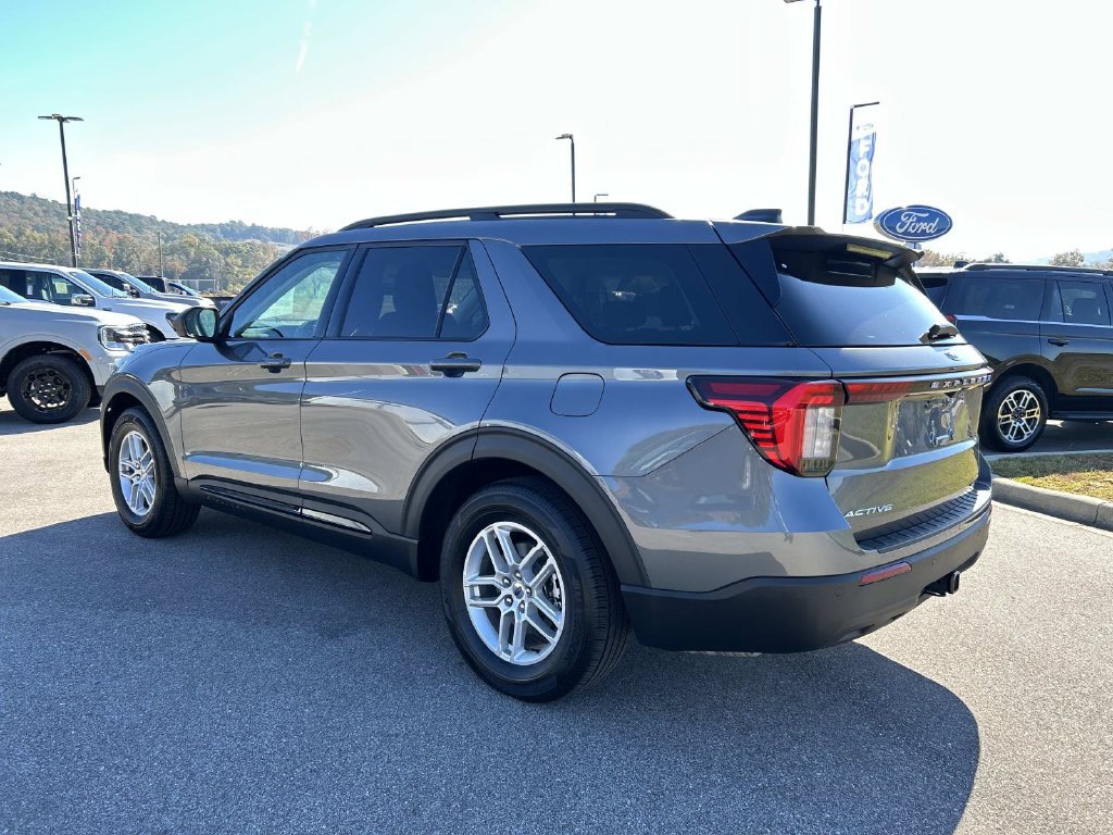 Certified 2026 Ford Explorer Active RWD image 5