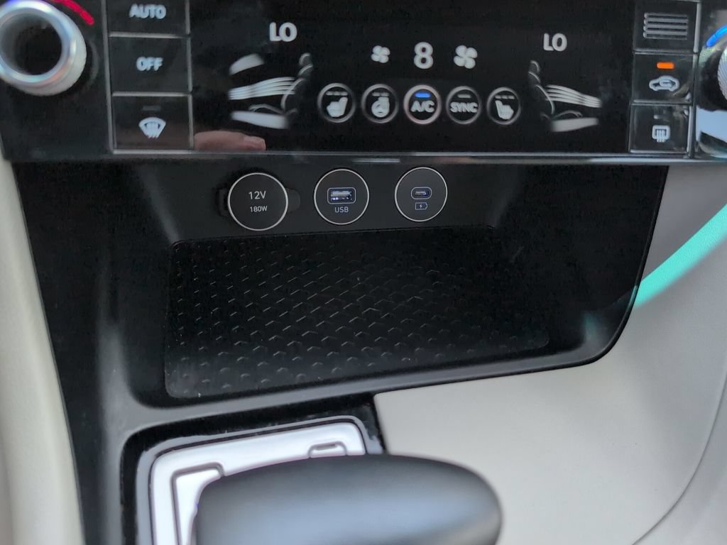 Used 2025 Genesis G70 2.5T AWD/4WD image 19