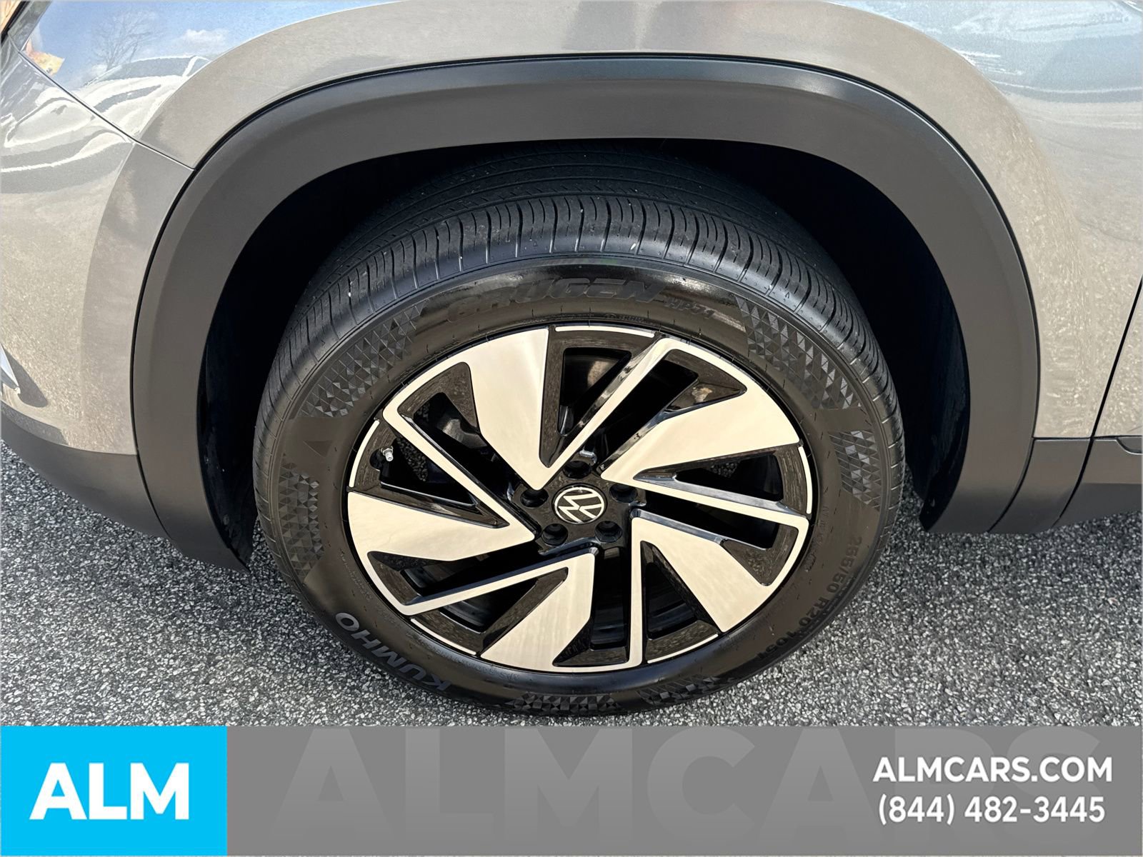 Used 2025 Volkswagen Atlas SE FWD image 14